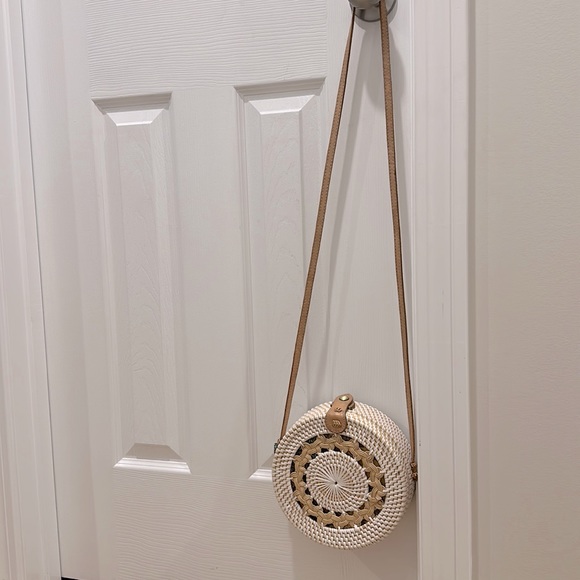 Rattan round crossbody bag - Picture 2 of 3